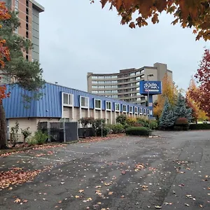 Motel District By Oyo Convention Center
